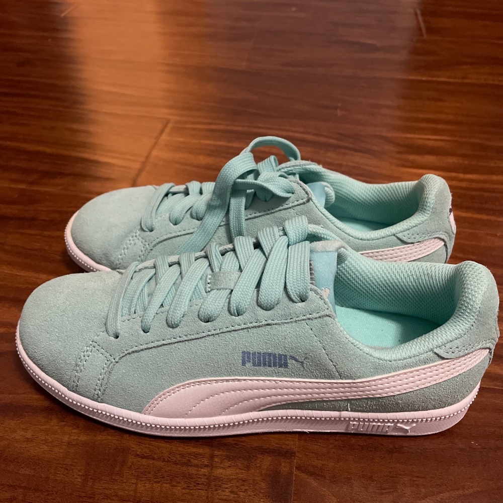Puma Sneaker - Mint Green Girls Size 5 NWOT